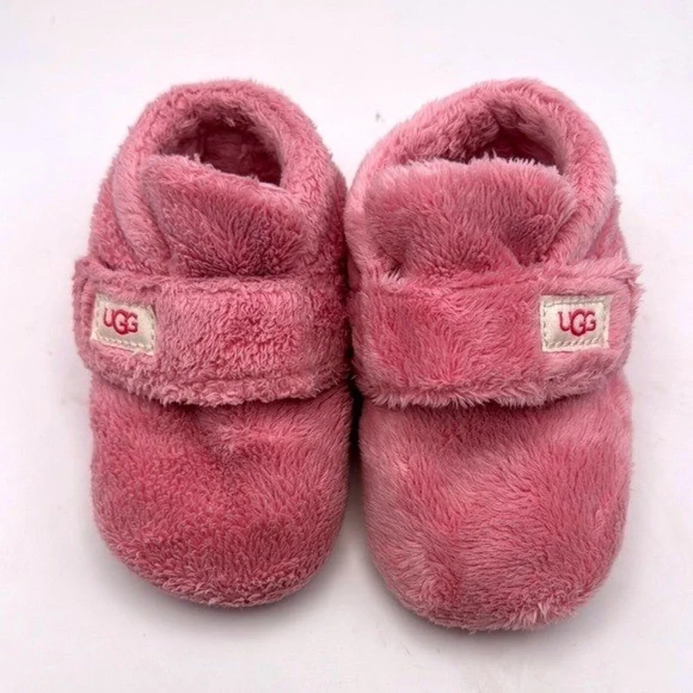 UGG Pink Fuzzy Baby Booties Crib Shoes Infant Toddler  Size 4.5
